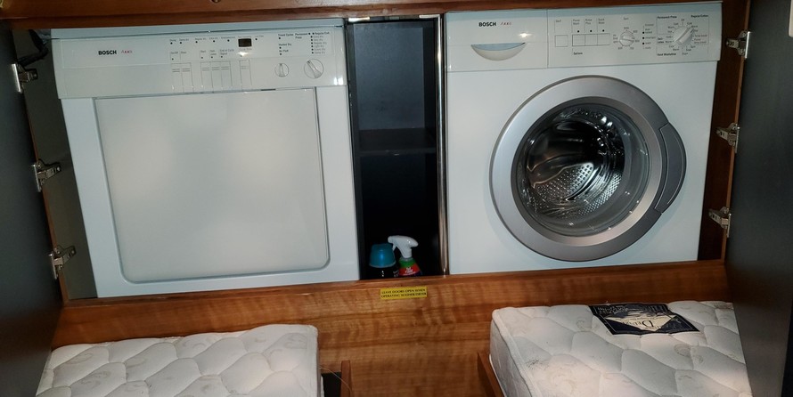 Cruisers Yachts 447 Sport Sedan