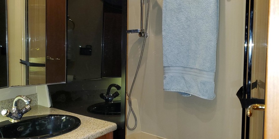 Cruisers Yachts 447 Sport Sedan