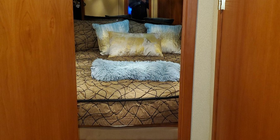 Cruisers Yachts 447 Sport Sedan