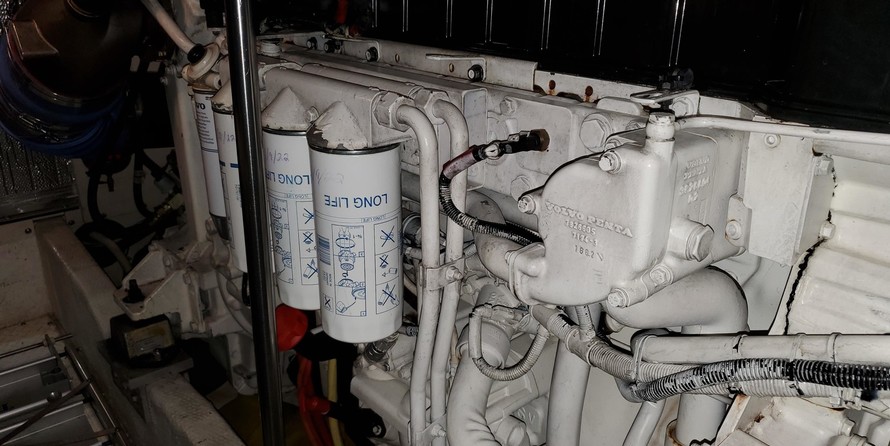 Cruisers Yachts 447 Sport Sedan