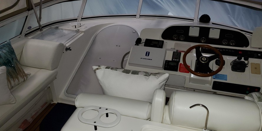 Cruisers Yachts 447 Sport Sedan