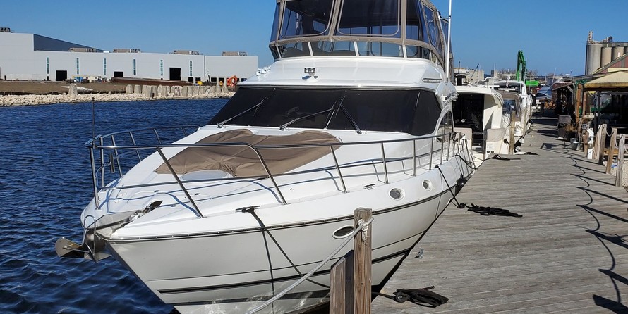 Cruisers Yachts 447 Sport Sedan