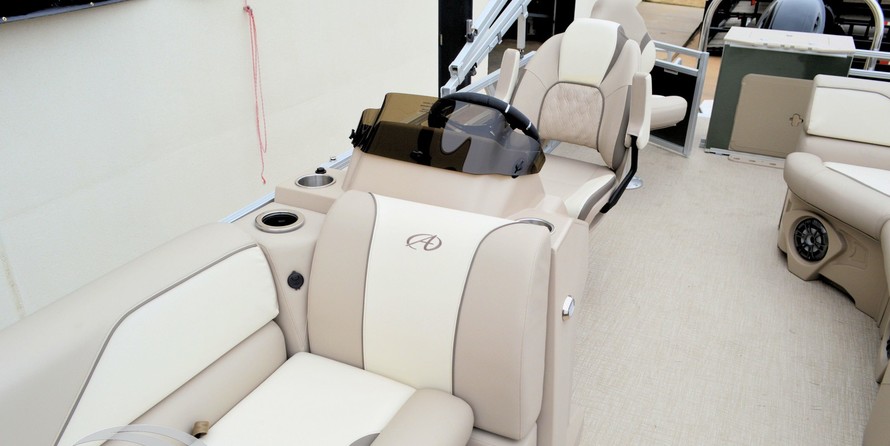 Avalon AVALON 23FT VENTURE FISH-N-CRS