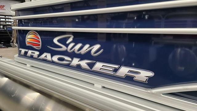 Sun Tracker Fishin Barge 20 DLX