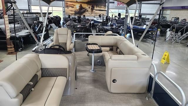 Sun Tracker Fishin Barge 20 DLX