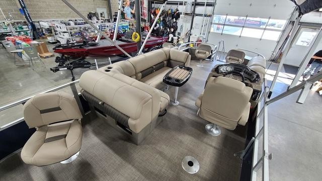 Sun Tracker Fishin Barge 20 DLX