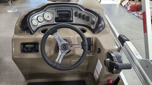 Sun Tracker Fishin Barge 20 DLX