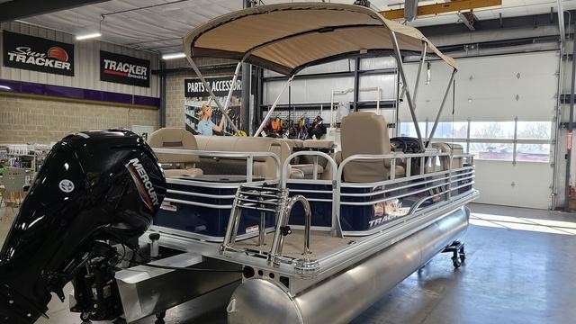 Sun Tracker Fishin Barge 20 DLX