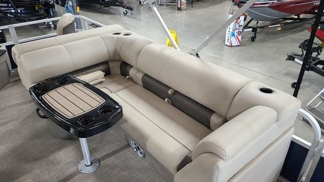 Sun Tracker Fishin Barge 20 DLX