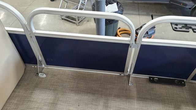 Sun Tracker Fishin Barge 20 DLX