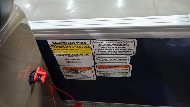 Sun Tracker Fishin Barge 20 DLX