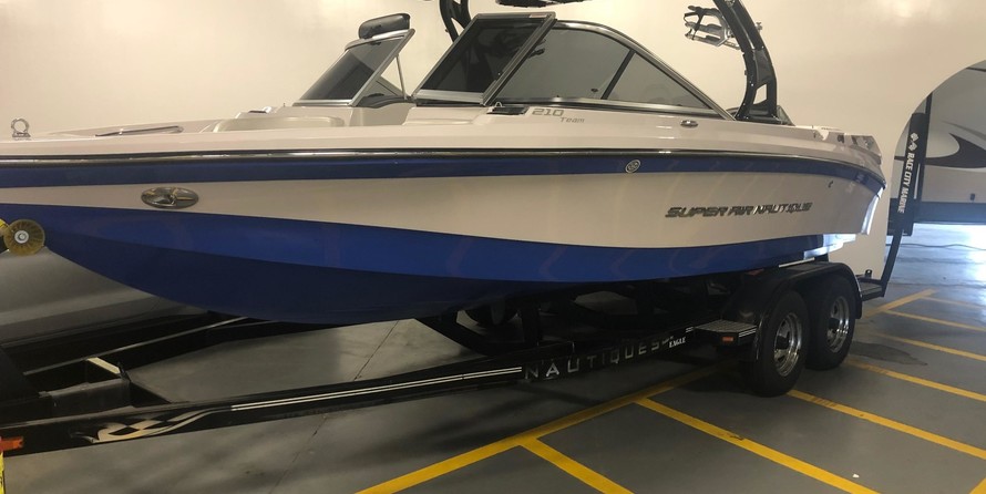 Super Air Nautique 210