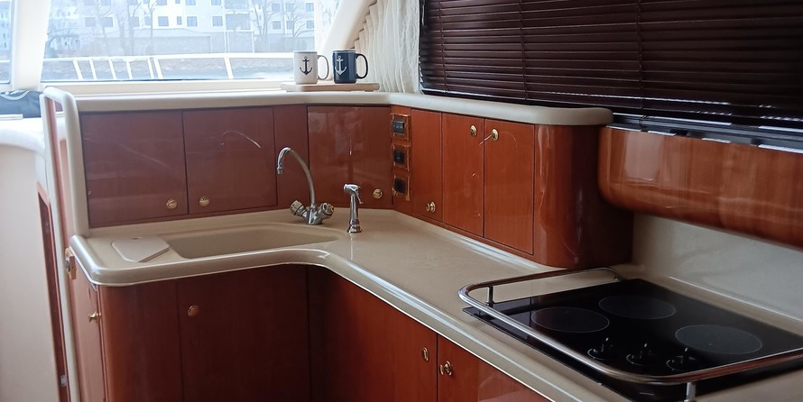 Sea ray 480 sedan bridge