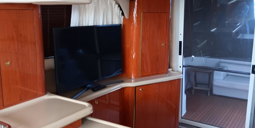 Sea ray 480 sedan bridge