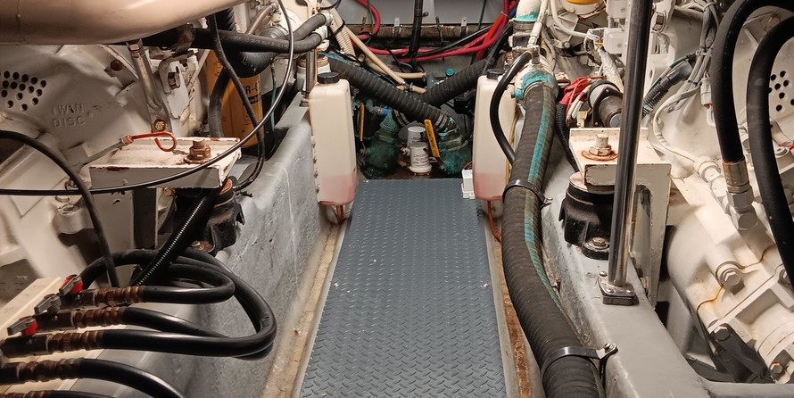 Sea ray 480 sedan bridge