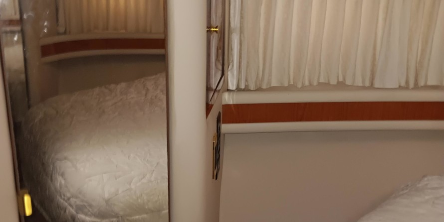 Sea ray 480 sedan bridge