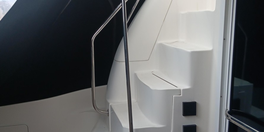 Sea ray 480 sedan bridge