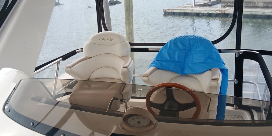 Sea ray 480 sedan bridge