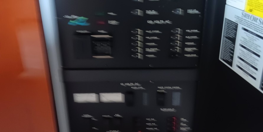 Sea ray 480 sedan bridge