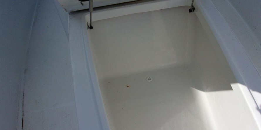 Sea Hunt Gamefish 27 With Coffin