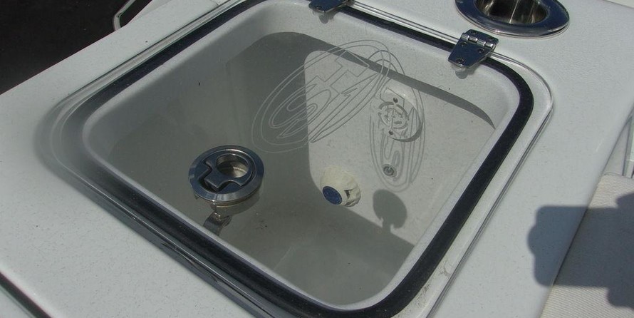 Sea Hunt Gamefish 27 With Coffin