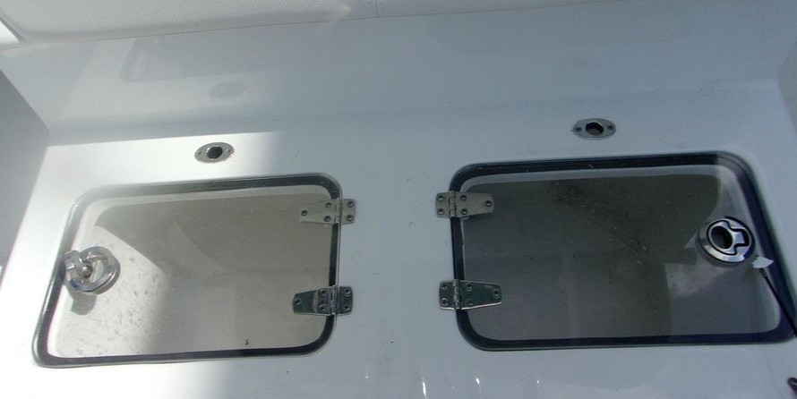 Sea Hunt Gamefish 27 With Coffin