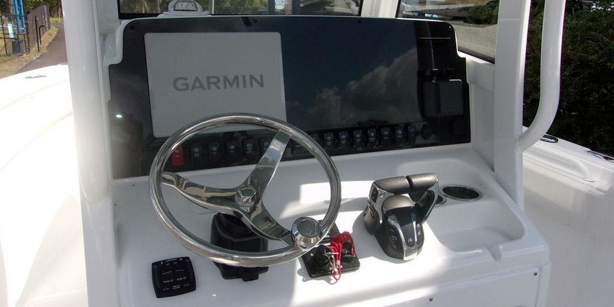 Sea Hunt Gamefish 27 With Coffin