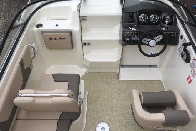 Bayliner VR5 Cuddy
