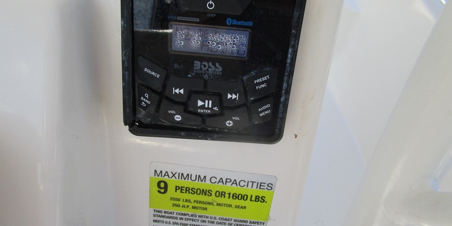 Sea Ray pro 220 walkaround