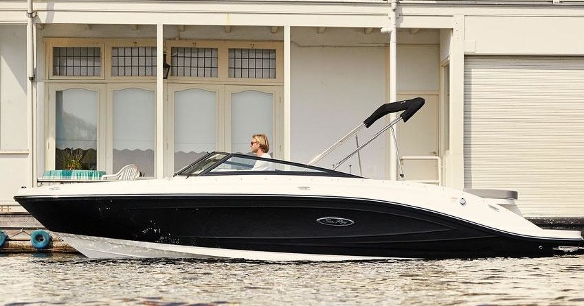 Sea ray 230 signature bowrider