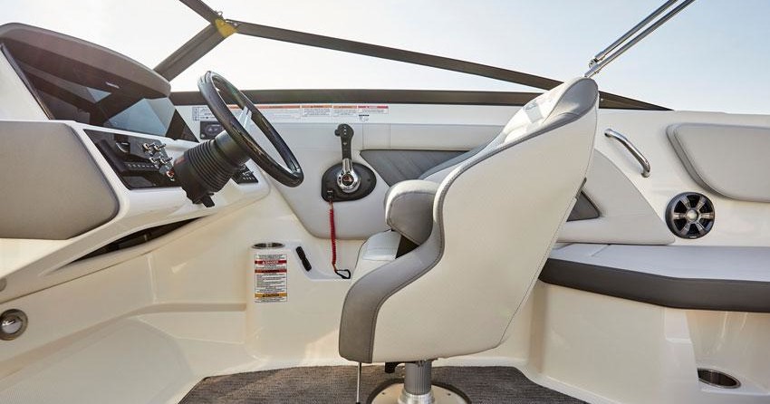 Sea ray 230 signature bowrider