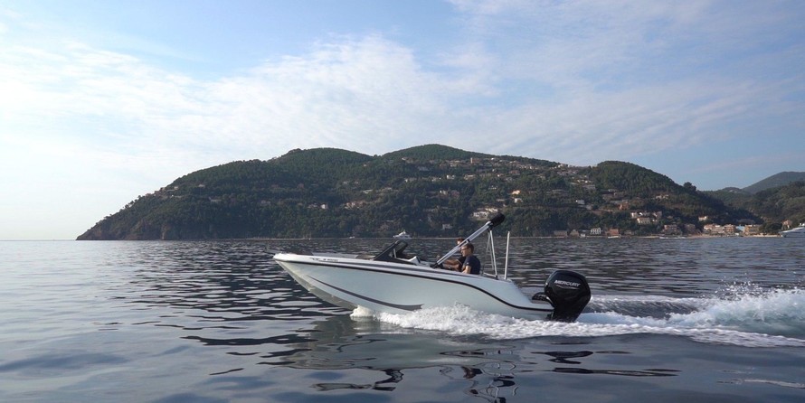 Quicksilver Activ 525 Axess mit 15 PS und Trailer