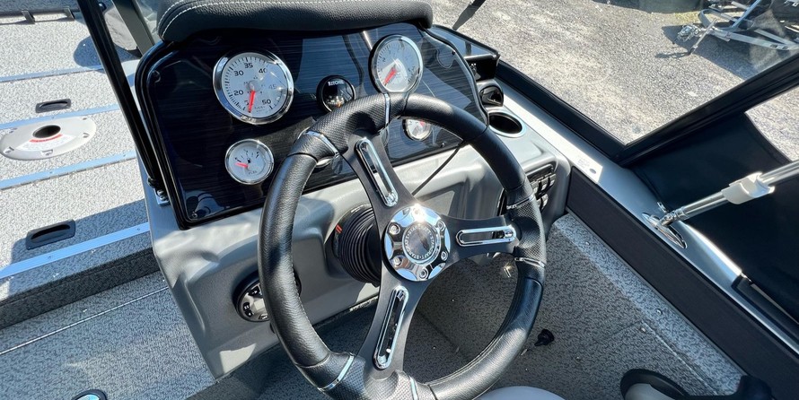 Starcraft Marine Fishmaster 210