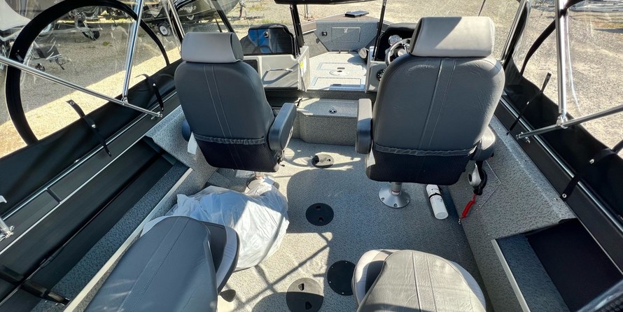 Starcraft Marine Fishmaster 210