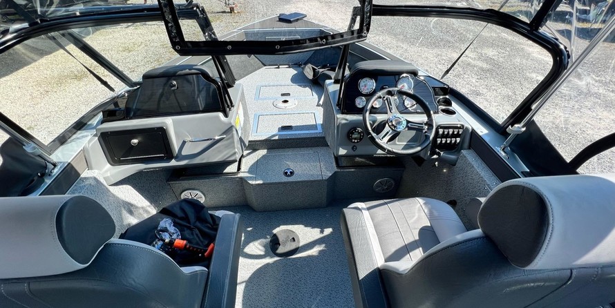 Starcraft Marine Fishmaster 210