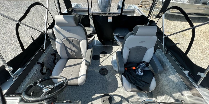 Starcraft Marine Fishmaster 210