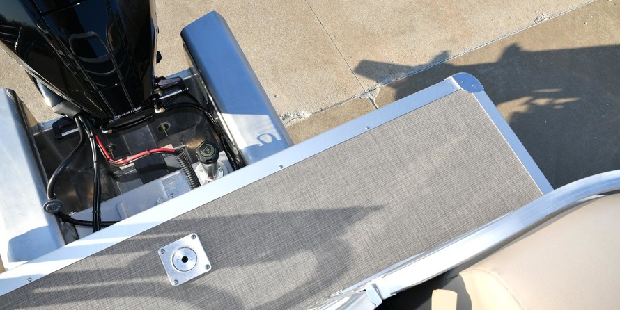 Sun Tracker Party Barge 22 XP3