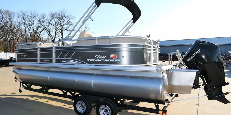 Sun Tracker Party Barge 22 XP3