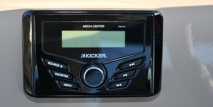 Sun Tracker Party Barge 22 XP3