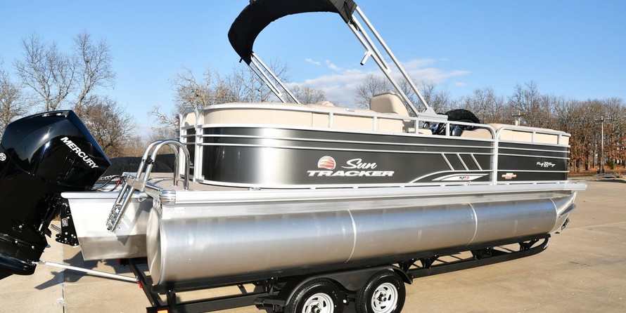 Sun Tracker Party Barge 22 XP3