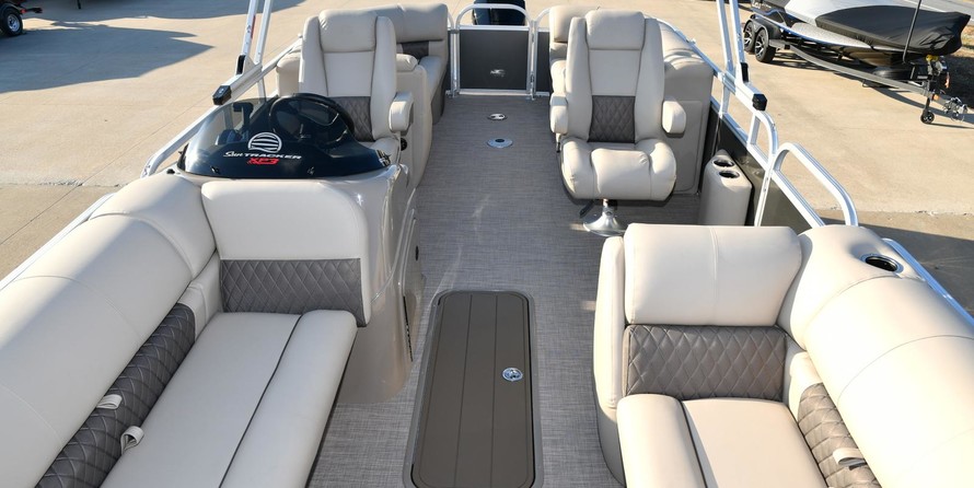 Sun Tracker Party Barge 22 XP3