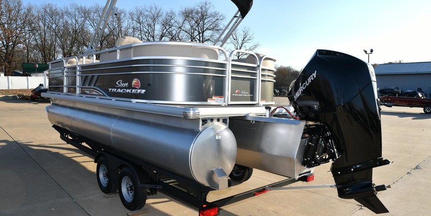 Sun Tracker Party Barge 22 XP3