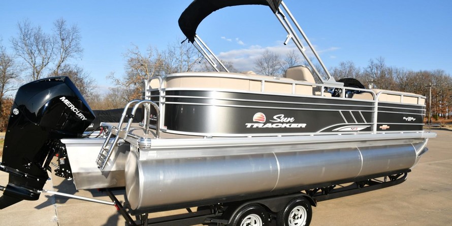 Sun Tracker Party Barge 22 XP3
