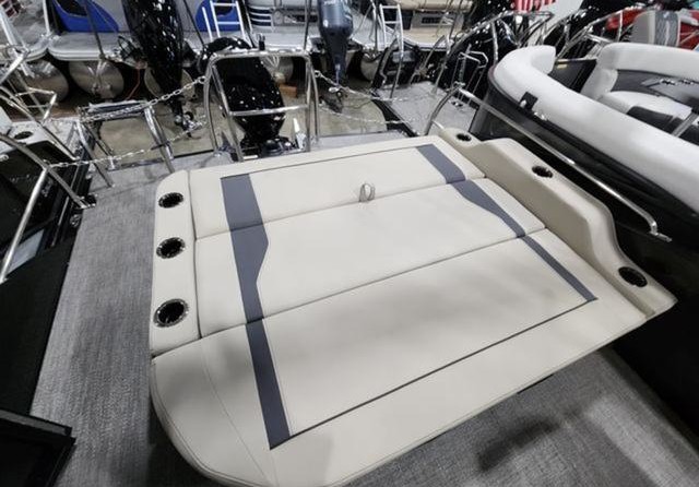 60 x 16 tri-toon passenger vessel