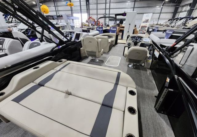 60 x 16 tri-toon passenger vessel