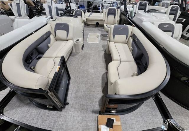 60 x 16 tri-toon passenger vessel