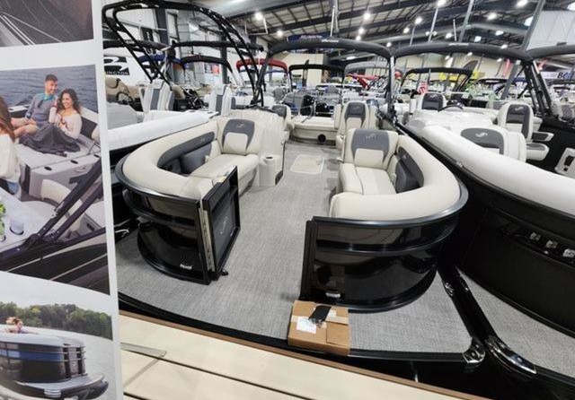 60 x 16 tri-toon passenger vessel