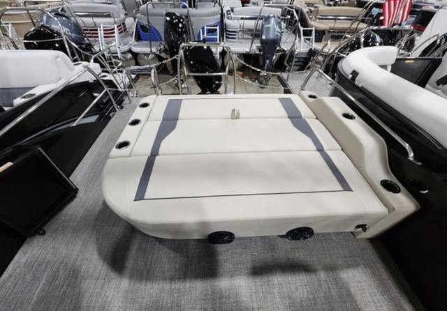 60 x 16 tri-toon passenger vessel