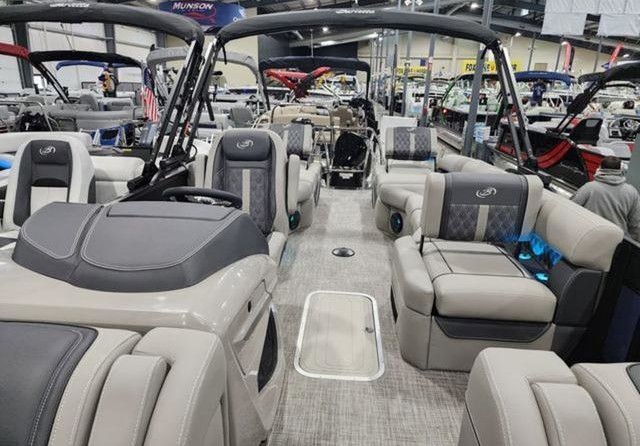 60 x 16 tri-toon passenger vessel