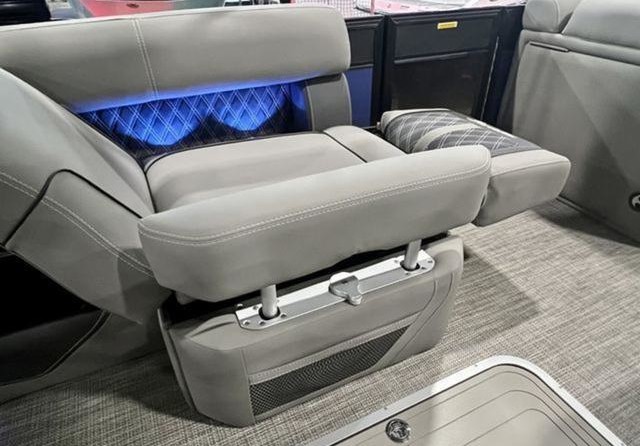 60 x 16 tri-toon passenger vessel